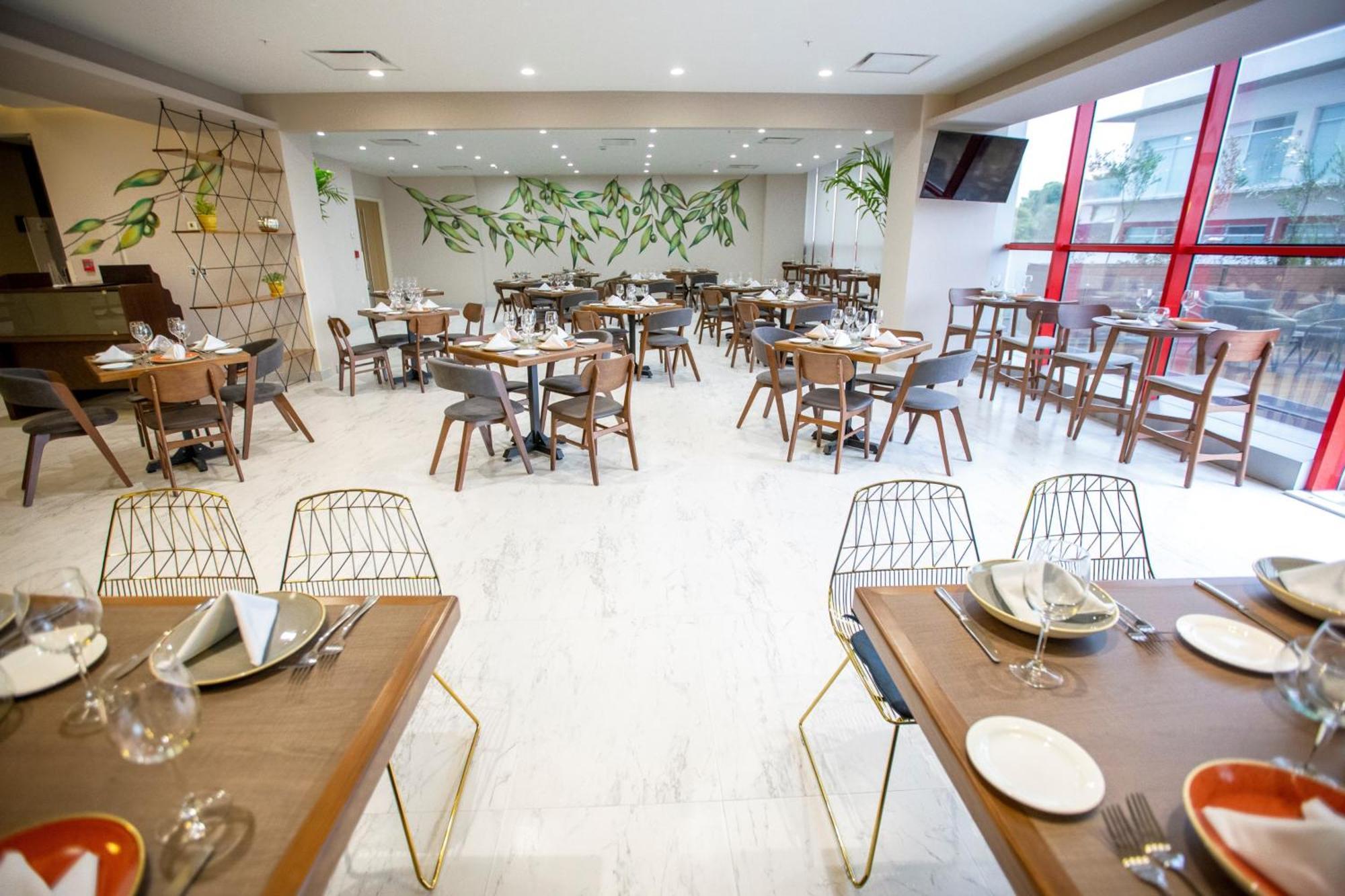 Metria Hotel レオン エクステリア 写真 Interior of the restaurant
